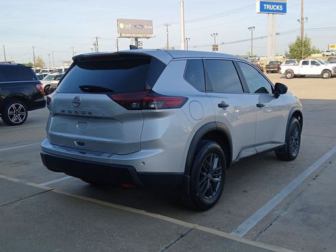 Used 2024 Nissan Rogue S FWD image 7