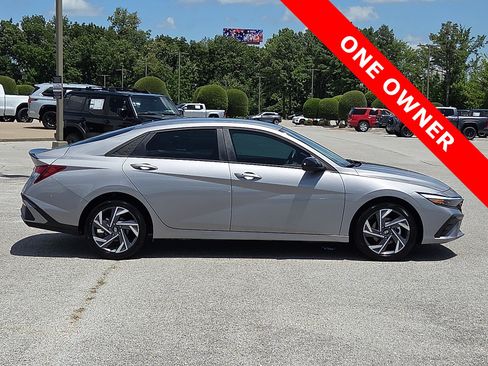 Used 2025 Hyundai Elantra Sport FWD image 6