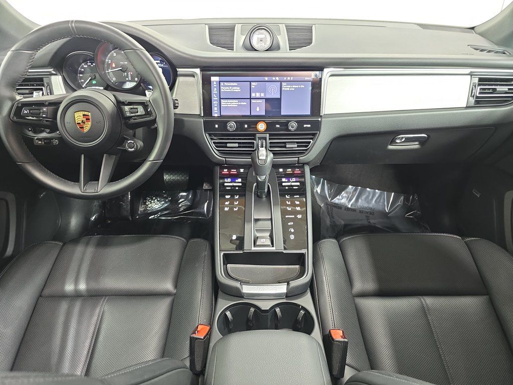 Certified 2026 Porsche Macan AWD/4WD image 13