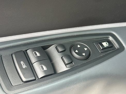 Used 2019 BMW i8 Roadster AWD/4WD image 12