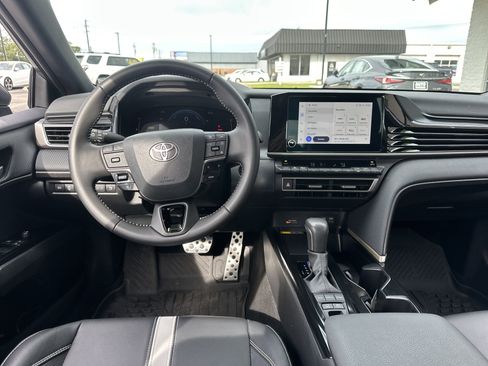 Used 2025 Toyota Camry SE w/ Convenience Package FWD image 15