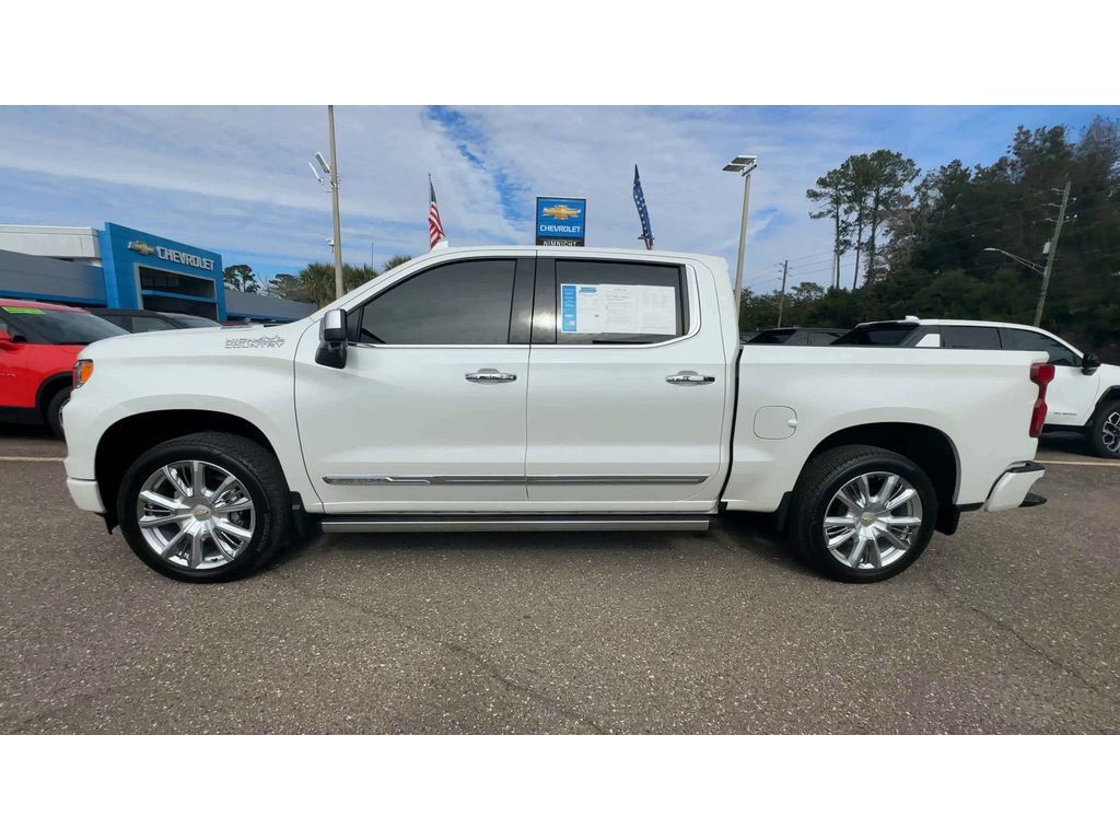 Used 2025 Chevrolet Silverado 1500 High Country AWD/4WD image 5