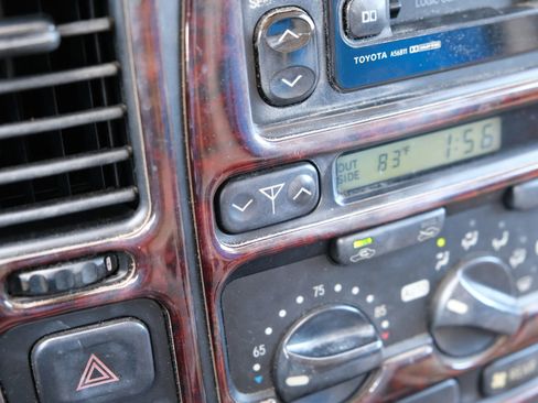 Used 2000 Toyota Land Cruiser image 36