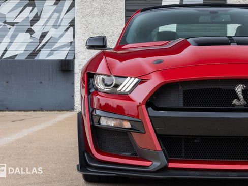 Used 2020 Ford Mustang Shelby GT500 w/ Carbon Fiber Track Pack RWD image 4