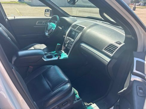 Used 2013 Ford Explorer XLT AWD/4WD image 18
