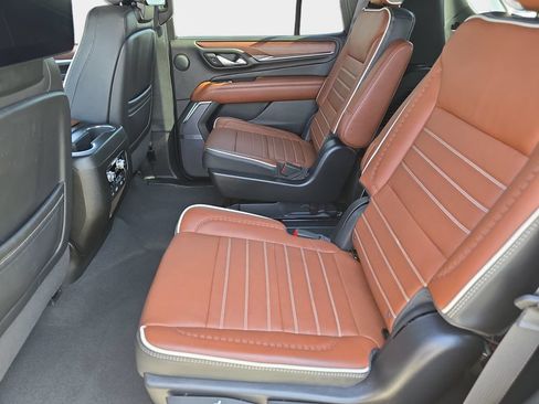 Used 2024 GMC Yukon Denali Ultimate AWD/4WD image 19