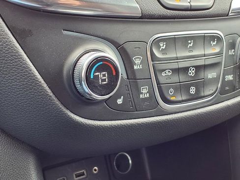 Used 2022 Chevrolet Equinox LT FWD image 5