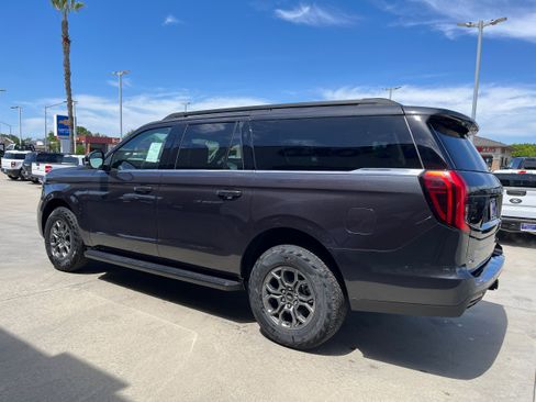 New 2026 Ford Expedition Max Active AWD/4WD image 2