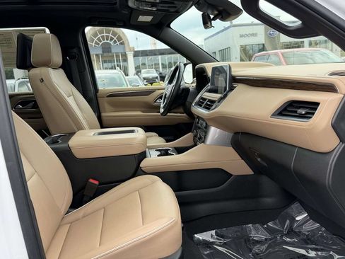 Used 2023 Chevrolet Tahoe Premier w/ Premium Package AWD/4WD image 10