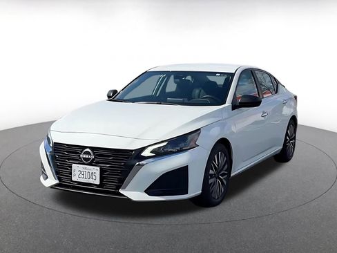 Used 2025 Nissan Altima 2.5 SV image 7