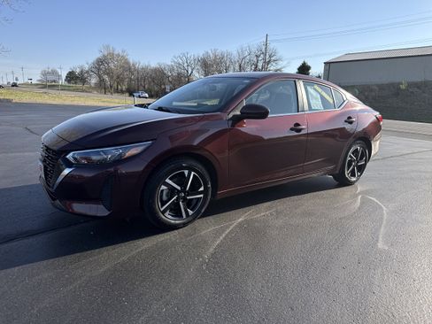 Used 2025 Nissan Sentra SV image 2