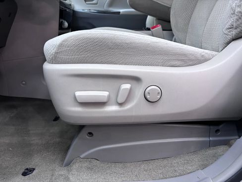 Used 2014 Toyota Sienna LE FWD image 9