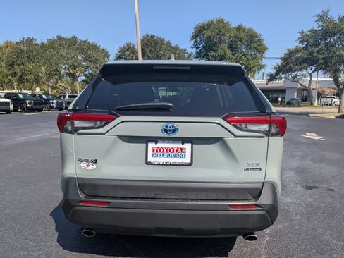 Used 2021 Toyota RAV4 XLE w/ Convenience Package AWD/4WD image 5