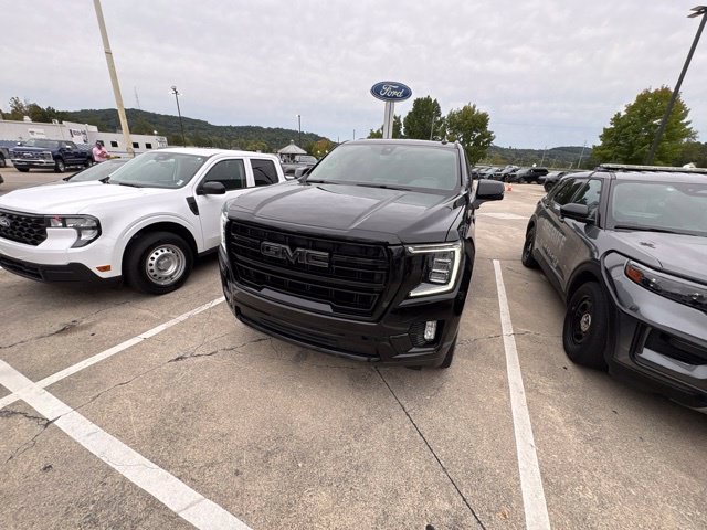 Used 2021 GMC Yukon SLT w/ SLT Premium Package AWD/4WD image 2