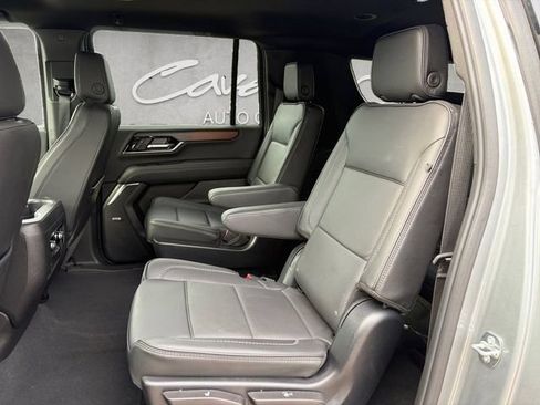 Used 2025 GMC Yukon XL Denali AWD/4WD image 22