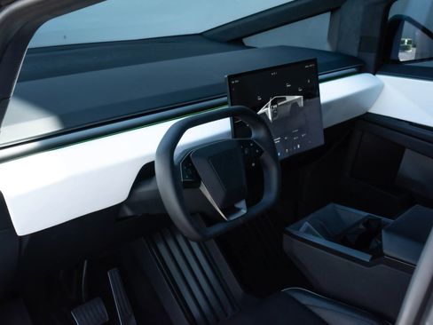 Used 2024 Tesla Cybertruck AWD Crew Cab image 11
