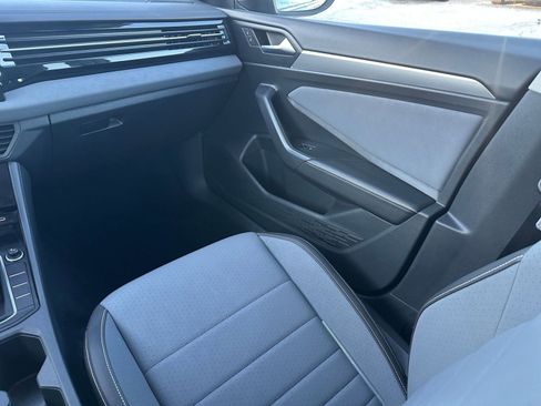 Used 2025 Volkswagen Jetta SE image 34