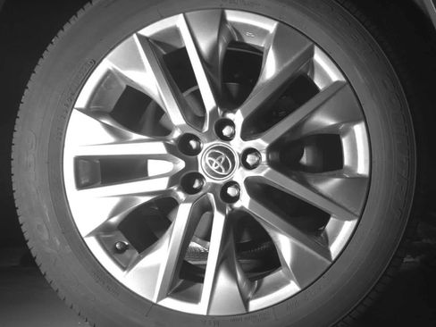 Used 2023 Toyota RAV4 XLE Premium image 16