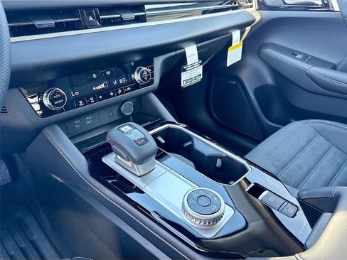 New 2026 Mitsubishi Outlander SE image 15