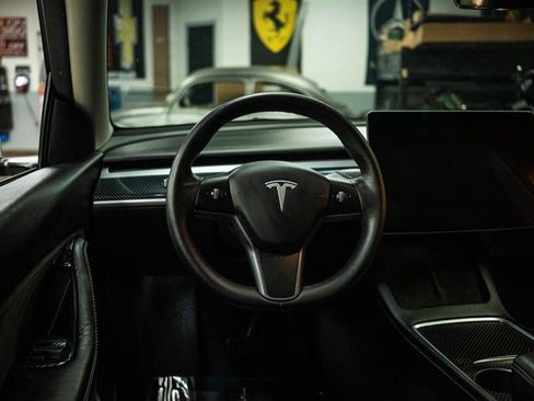 Used 2022 Tesla Model Y Long Range AWD/4WD image 16