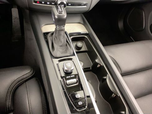 Used 2021 Volvo XC60 T5 Inscription w/ Protection Package Premier image 22