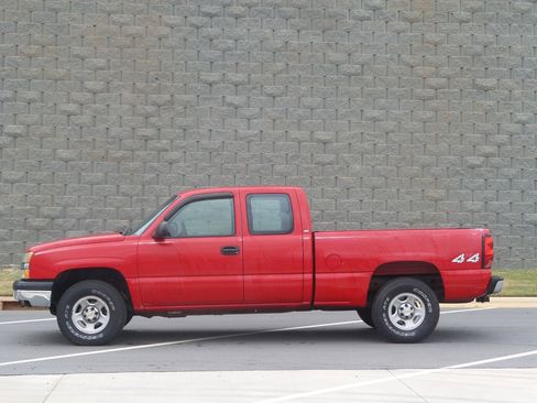 Used 2004 Chevrolet Silverado 1500 W/T image 1