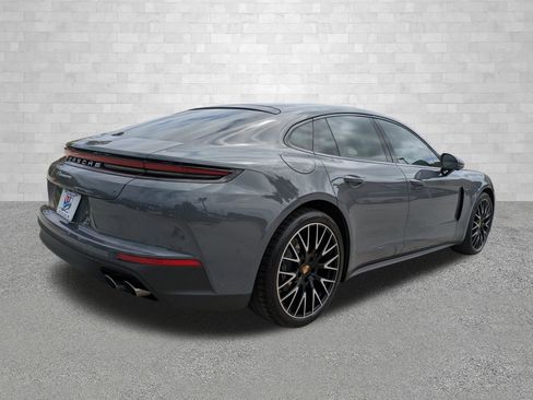 Used 2025 Porsche Panamera image 2
