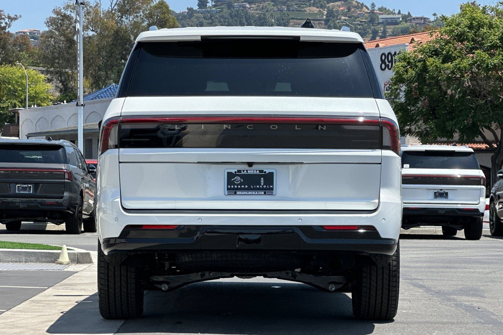 New 2026 Lincoln Navigator L Reserve AWD/4WD image 4