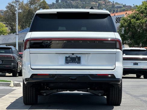 New 2026 Lincoln Navigator L Reserve AWD/4WD image 4