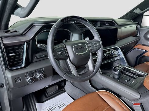 Used 2024 GMC Sierra 1500 Denali Ultimate AWD/4WD image 9
