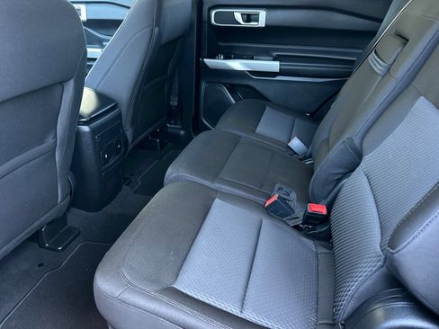 Used 2022 Ford Explorer XLT AWD/4WD image 12