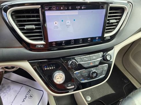 Used 2022 Chrysler Pacifica Touring-L FWD image 14