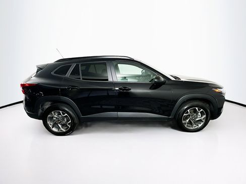 Used 2025 Chevrolet Trax LT FWD image 10