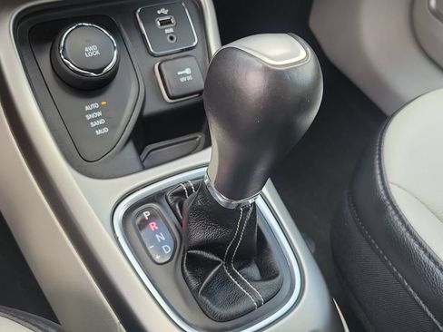 Used 2018 Jeep Compass Latitude w/ Cold Weather Group AWD/4WD image 30