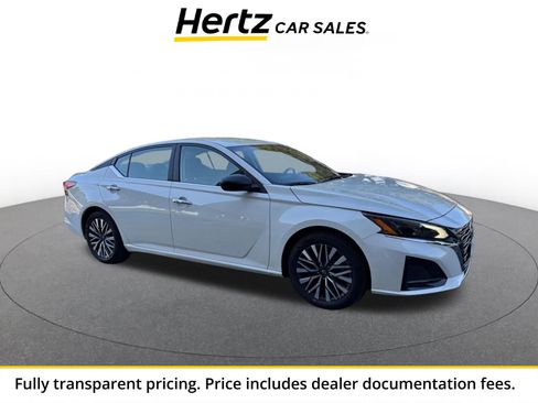 Used 2025 Nissan Altima 2.5 SV FWD image 1