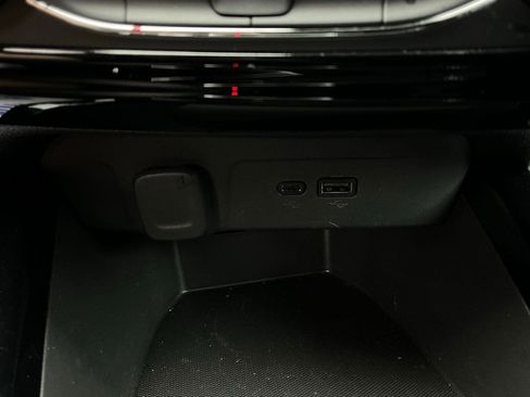 Used 2025 Chevrolet Trax LT image 23