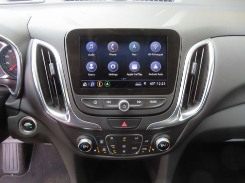 Used 2021 Chevrolet Equinox LT image 18