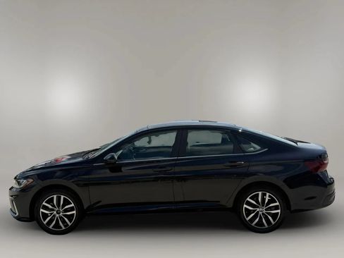 Used 2025 Volkswagen Jetta SE FWD image 4