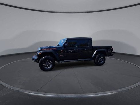 Used 2025 Jeep Gladiator Mojave w/ Convenience Group AWD/4WD image 4