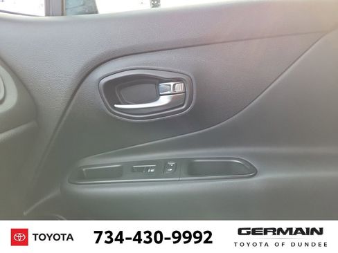 Used 2016 Jeep Renegade Latitude image 37