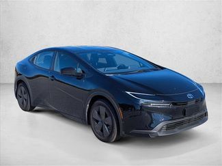 Used 2025 Toyota Prius LE video 3