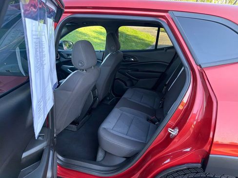 Used 2024 Chevrolet Trax RS w/ Sunroof Package FWD image 27