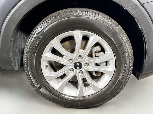 Used 2020 Kia Telluride LX FWD image 32