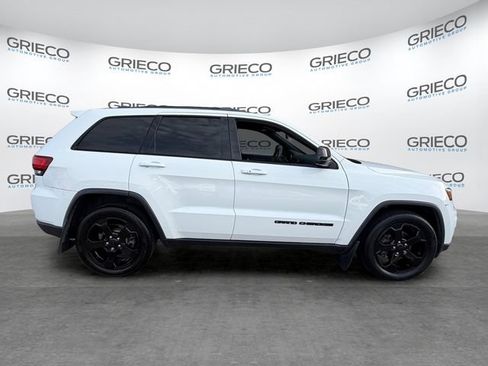 Used 2019 Jeep Grand Cherokee Laredo RWD image 8