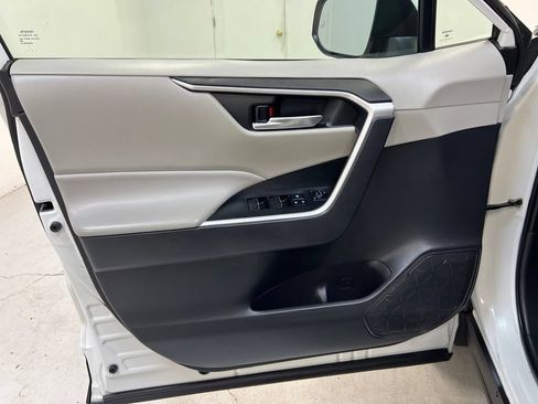 Used 2022 Toyota RAV4 XLE AWD/4WD image 14