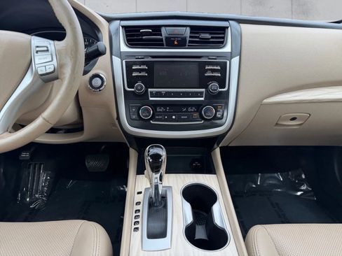 Used 2017 Nissan Altima 2.5 SL w/ Moonroof Package image 13