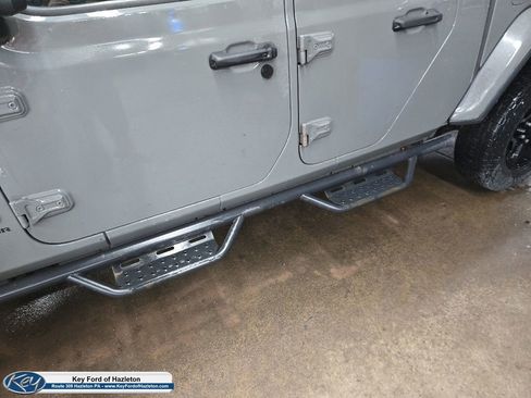 Used 2021 Jeep Gladiator Sport AWD/4WD image 5