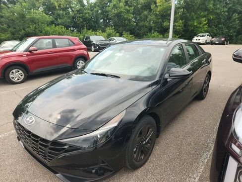 Used 2023 Hyundai Elantra SEL FWD image 10