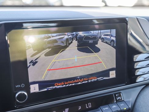 Used 2025 Toyota Camry LE FWD image 23