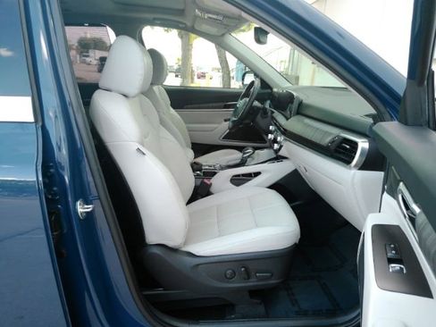 Used 2024 Kia Telluride SX w/ Towing Package image 20